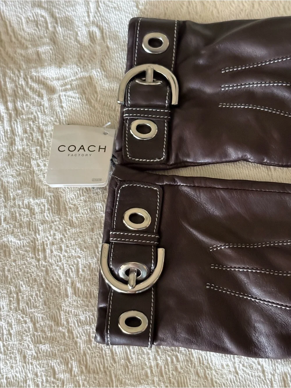 COACH NWT Mahogany Brown Soho Leather Cashmere Lined Buckle Gloves Size 8 F80303